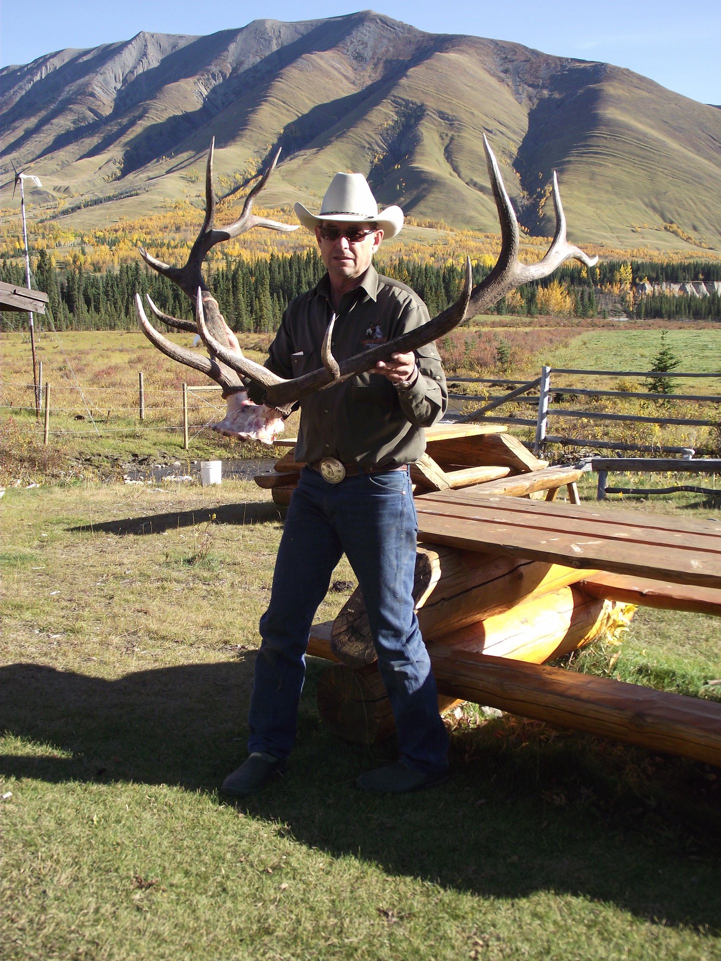 elk hunting trips near me